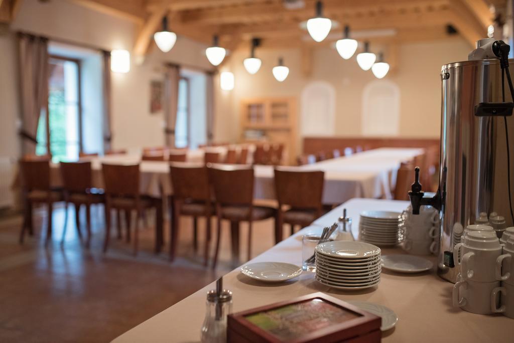 Hradec Králové 纳特奥博罗高级旅馆酒店 外观 照片