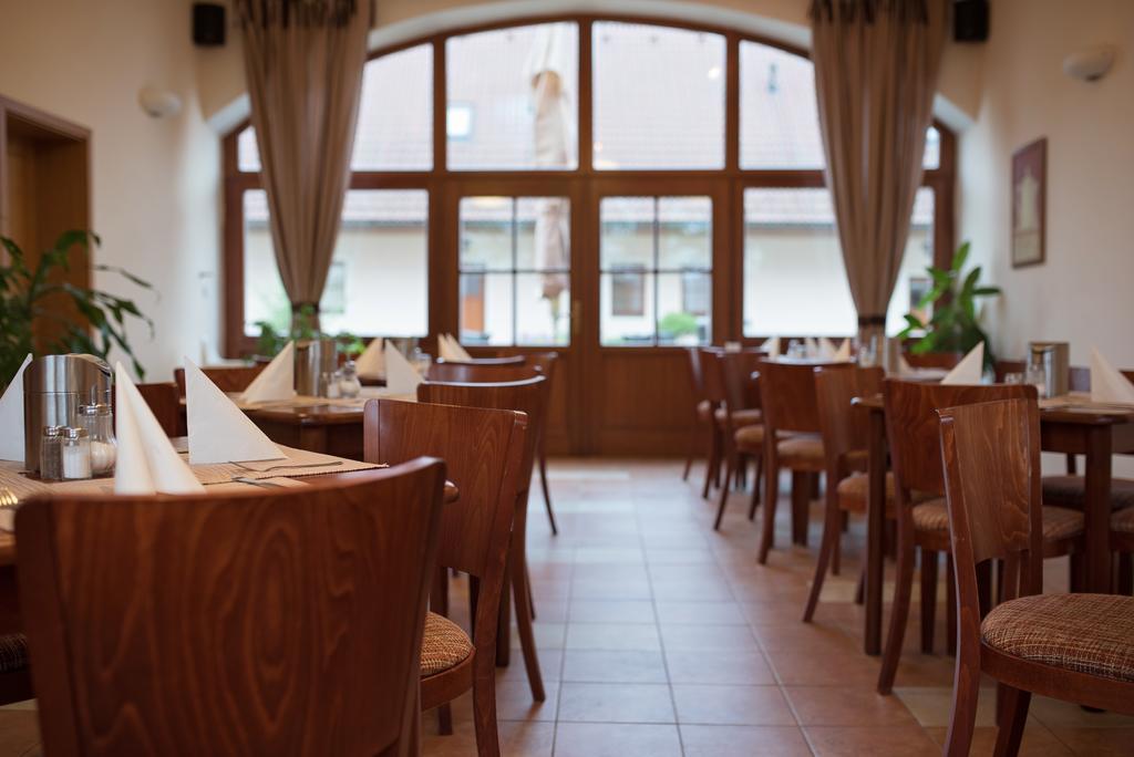 Hradec Králové 纳特奥博罗高级旅馆酒店 外观 照片