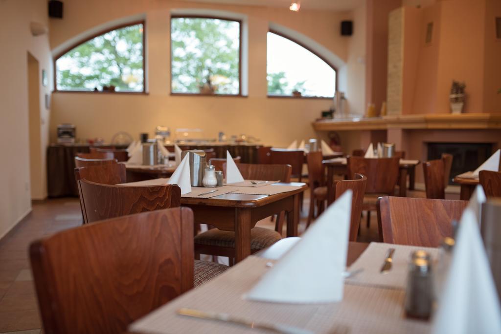 Hradec Králové 纳特奥博罗高级旅馆酒店 外观 照片